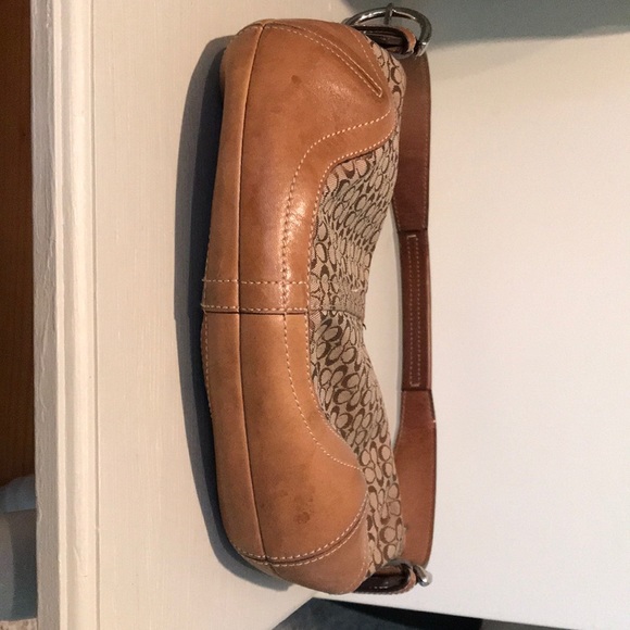 Small Coach purse - Picture 3 of 4